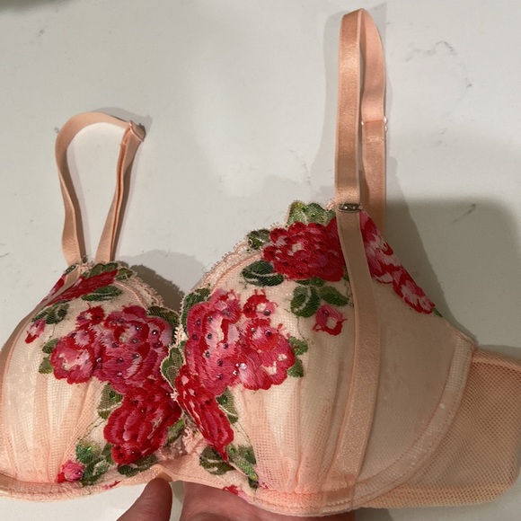 Victoria's Secret 34B plunge beautiful flower and lace 💕 EUC - Picture 3 of 10